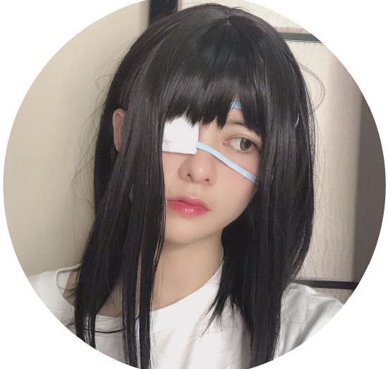 衣袖红镶边