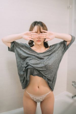 车臣领导人儿子双持机枪激情射击